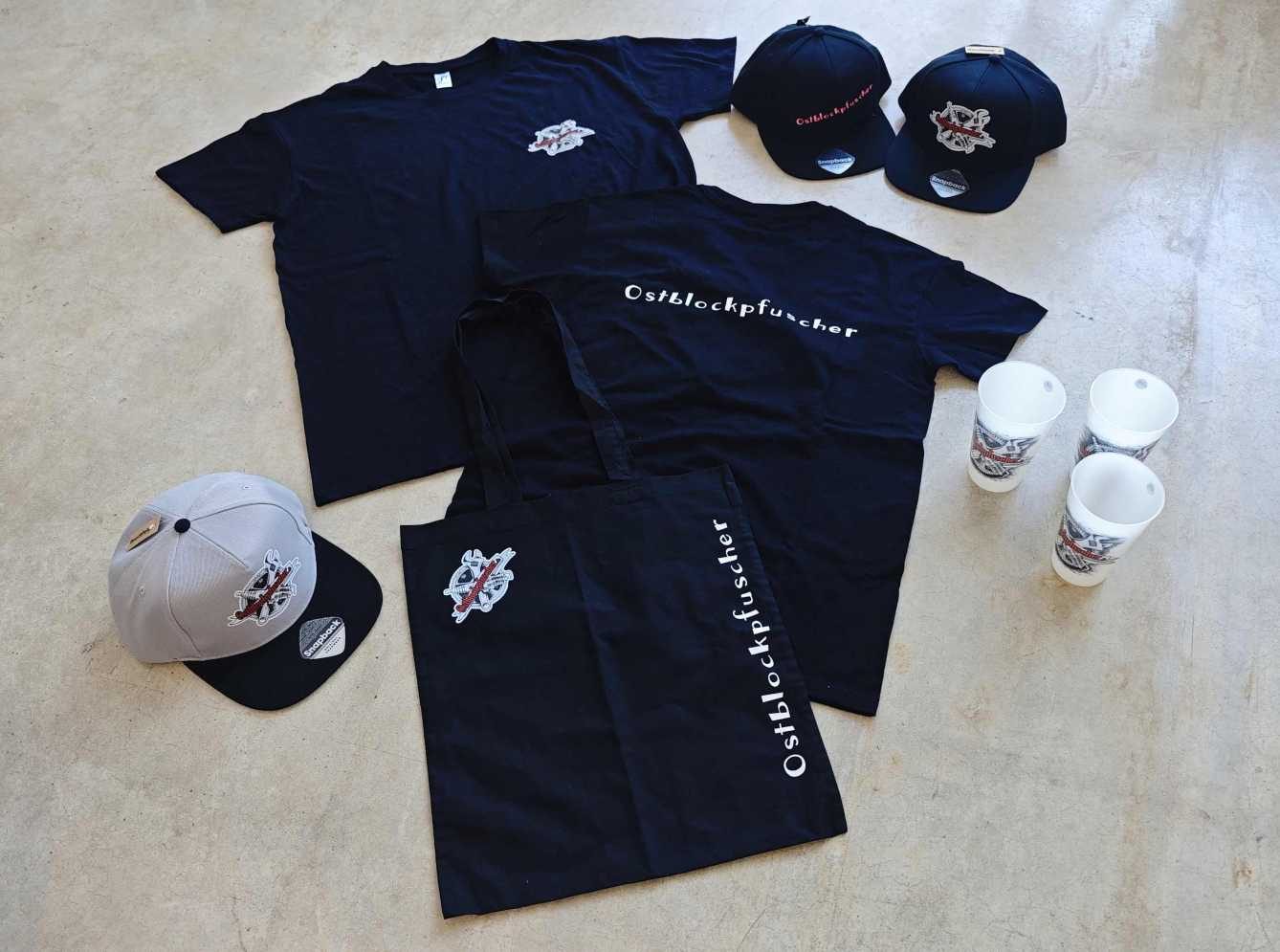 T-Shirts und Caps mit Ostblockpfuscher-Logo