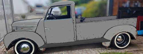 Derselbe Pritschenwagen nach der Restaurierung